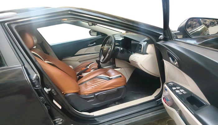 2020 Mahindra XUV300 W8 1.5 DIESEL, Diesel, Manual, 1,39,920 km, interior