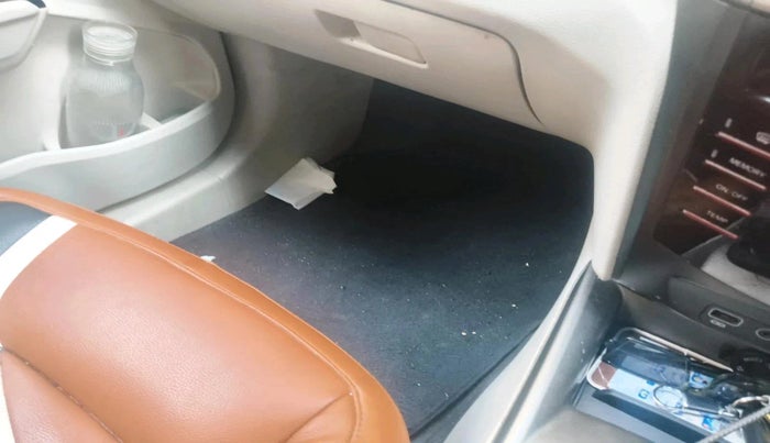 2020 Mahindra XUV300 W8 1.5 DIESEL, Diesel, Manual, 1,39,920 km, interior
