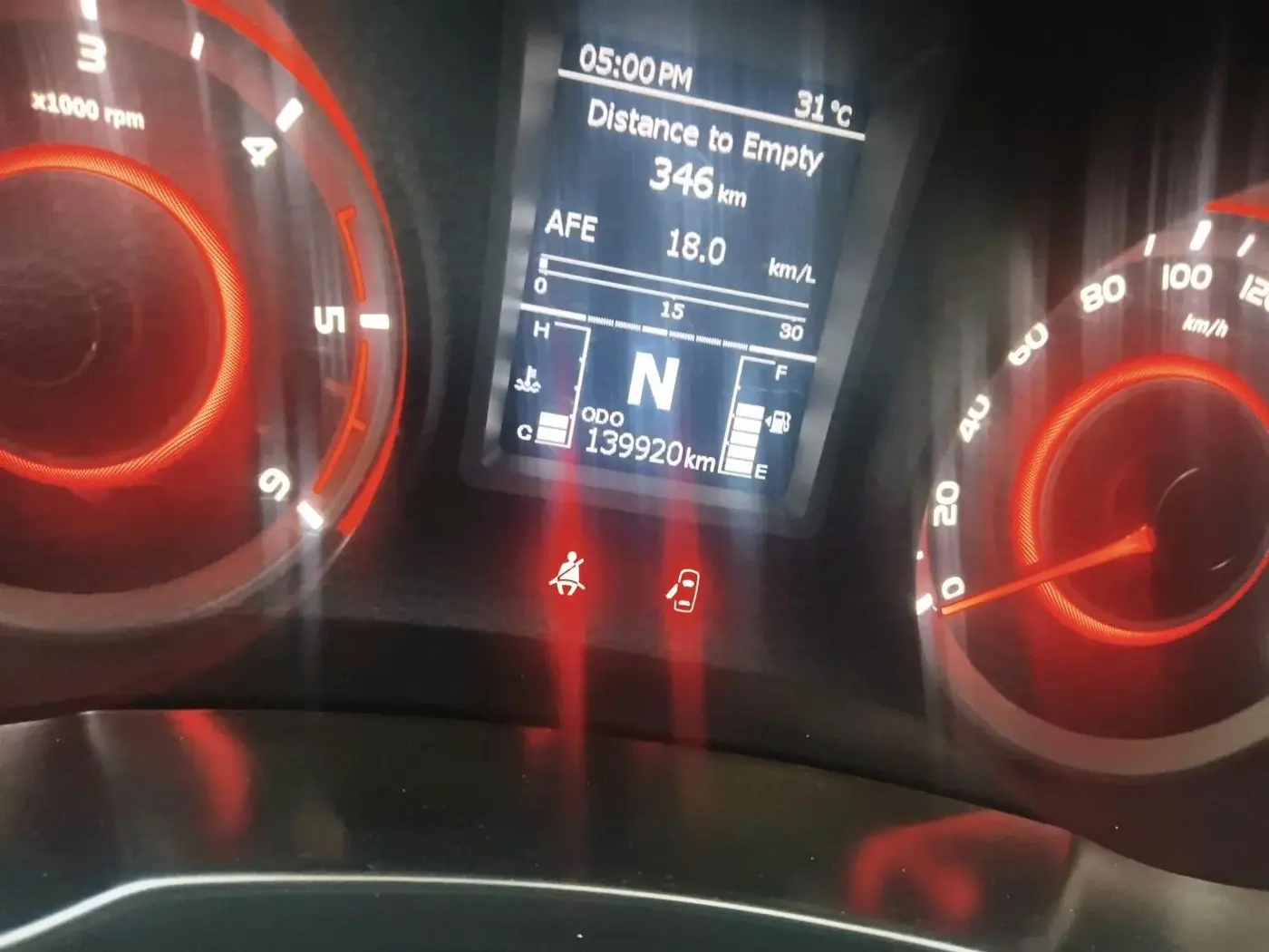 2020 Mahindra XUV300 W8 1.5 DIESEL, Diesel, Manual, 1,39,920 km, interior