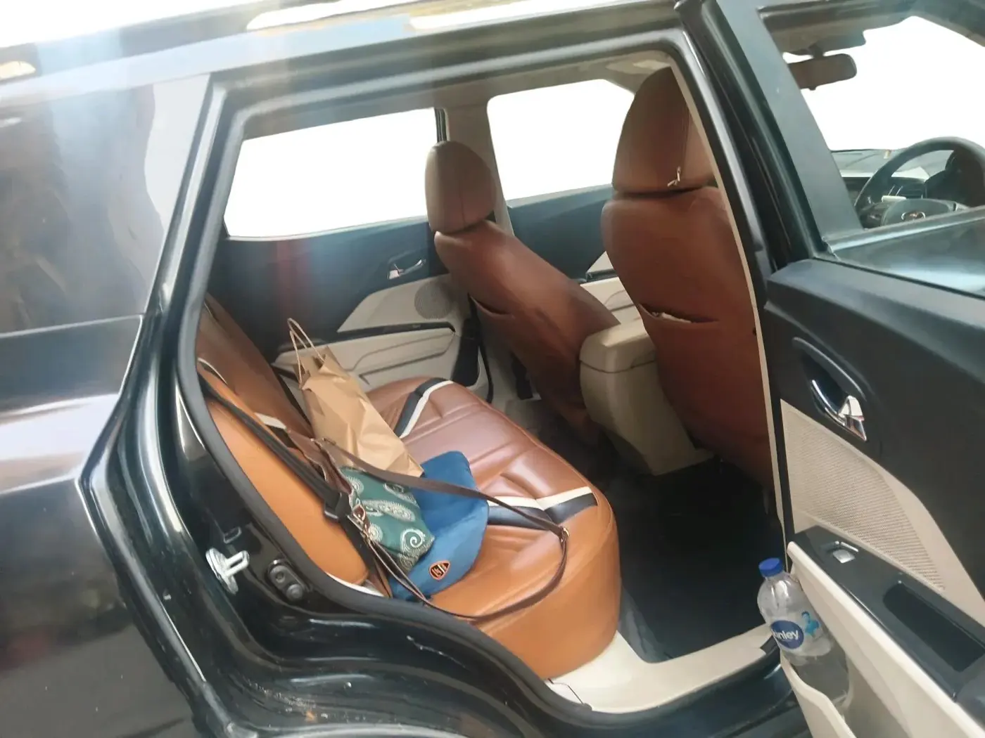 2020 Mahindra XUV300 W8 1.5 DIESEL, Diesel, Manual, 1,39,920 km, interior