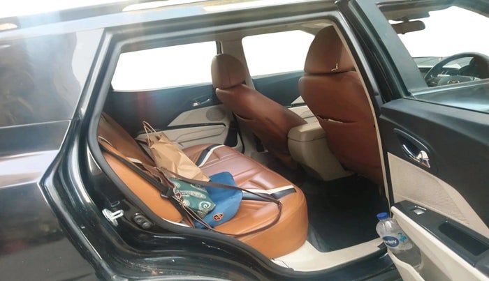 2020 Mahindra XUV300 W8 1.5 DIESEL, Diesel, Manual, 1,39,920 km, interior