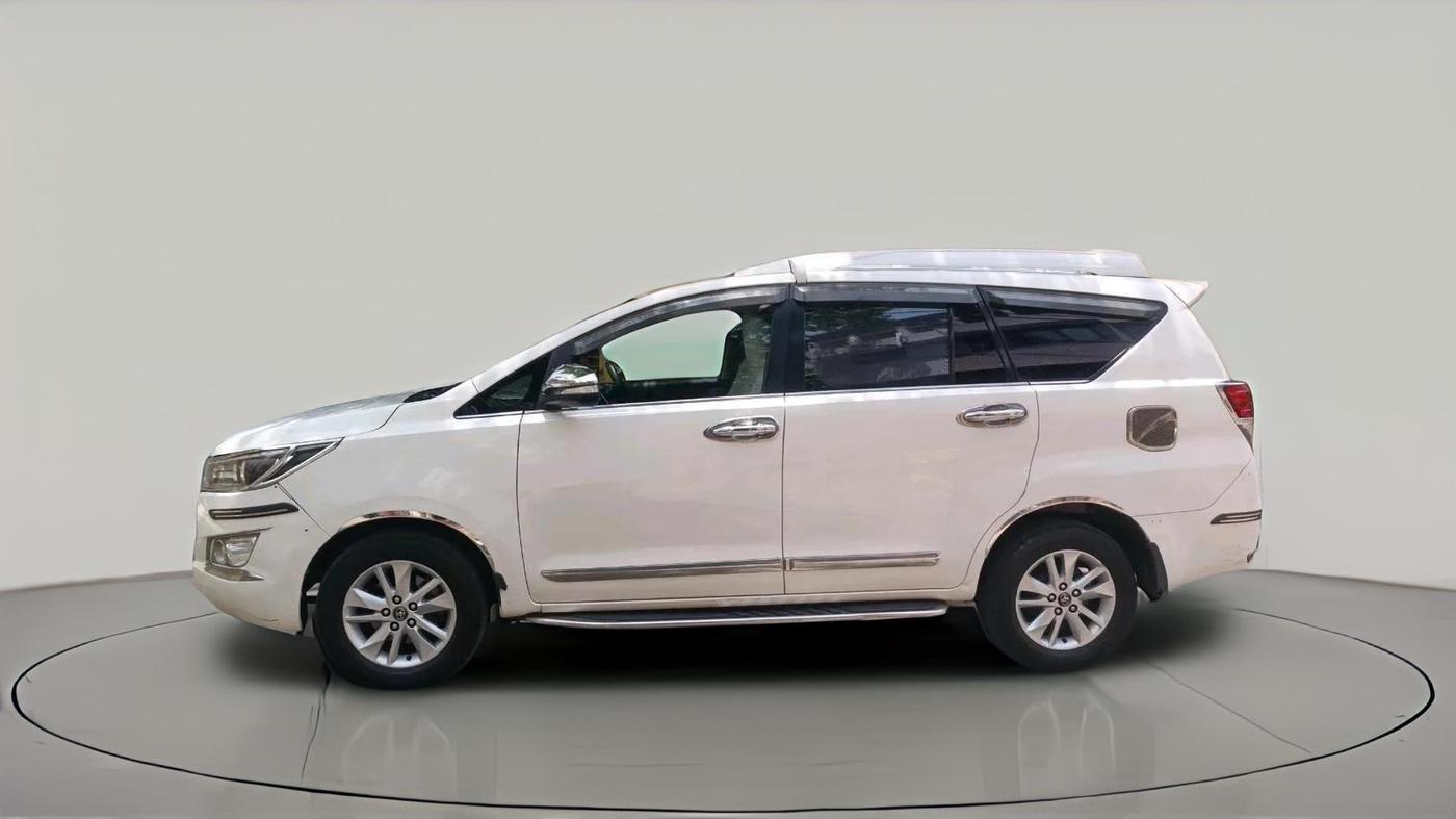 2017 Toyota Innova Crysta 2.8 ZX AT 7 STR, Diesel, Automatic, 1,17,456 km, exterior