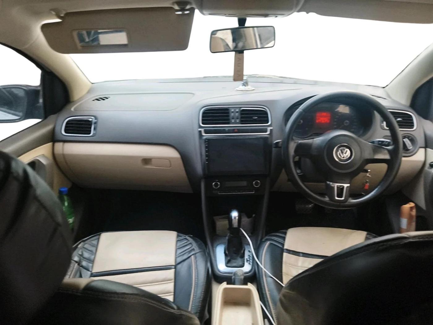 2011 Volkswagen Vento HIGHLINE PETROL AT, Petrol, Automatic, 1,20,531 km, interior