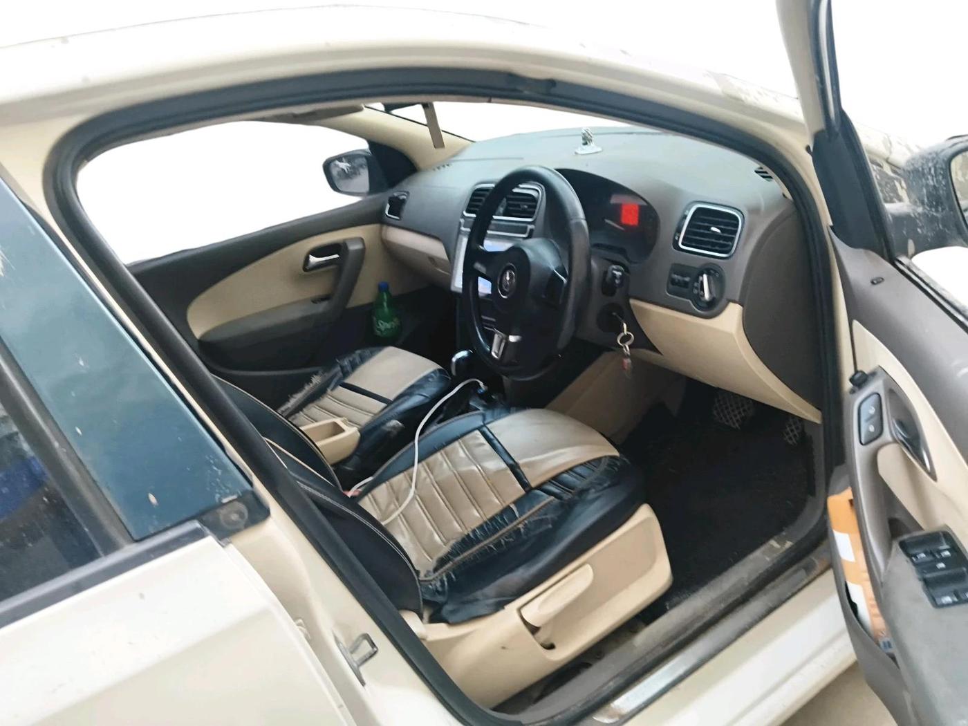 2011 Volkswagen Vento HIGHLINE PETROL AT, Petrol, Automatic, 1,20,531 km, interior