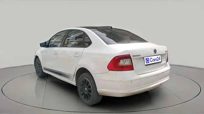 2014 Skoda Rapid 1.5 TDI CR ELEGANCE, Diesel, Manual, 1,40,881 km, exterior