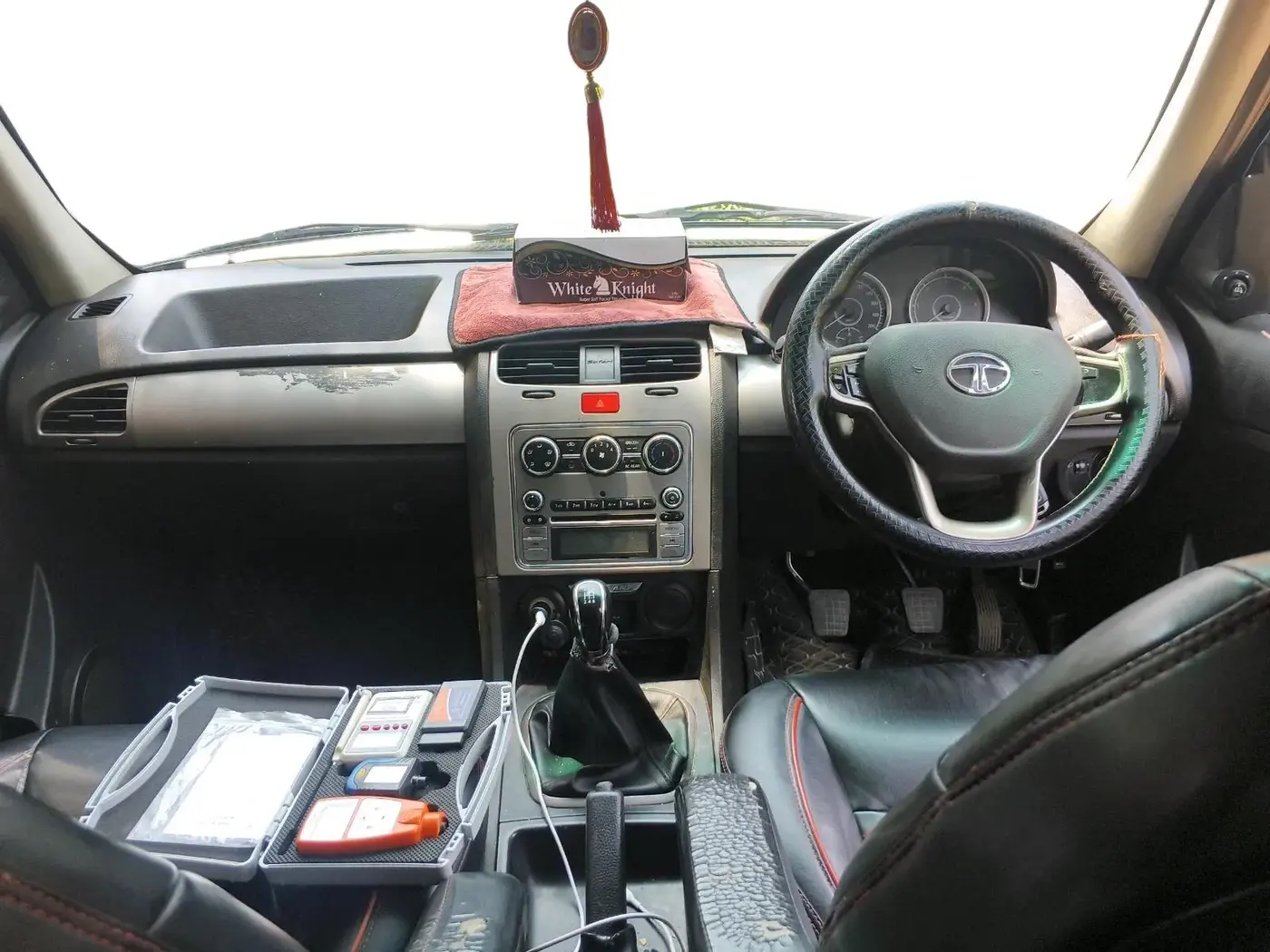 2019 Tata Safari Storme 2.2 EX 4X2, Diesel, Manual, 1,93,517 km, interior