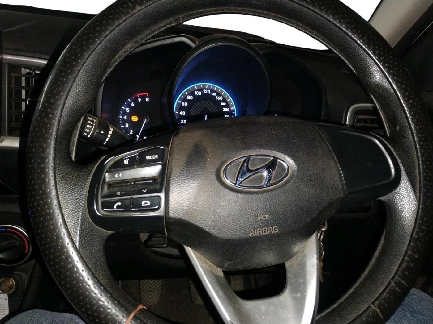 2020 Hyundai VENUE S 1.2, Petrol, Manual, 40,348 km, interior