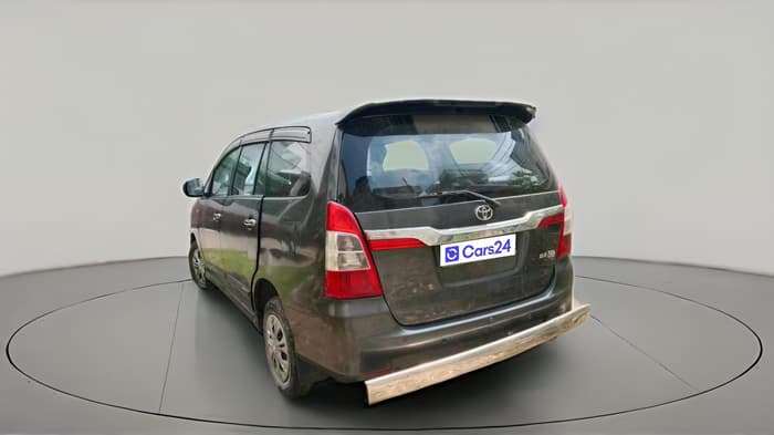 2015 Toyota Innova 2.5 GX 8 STR, Diesel, Manual, 3,75,677 km, exterior