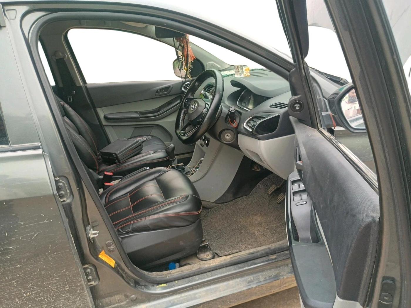 2022 Tata Tiago XT CNG, CNG, Manual, 1,08,709 km, interior