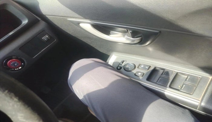 2016 Honda BR-V 1.5L I- DTEC V, Diesel, Manual, 1,15,191 km, interior