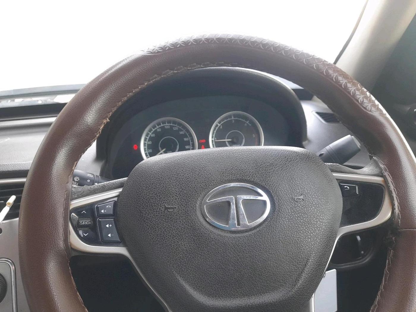 2016 Tata Safari Storme 2.2 EX 4X2, Diesel, Manual, 2,17,350 km, interior