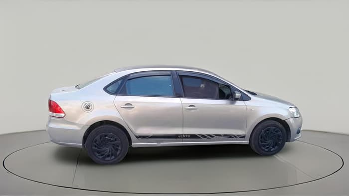 2013 Volkswagen Vento COMFORTLINE 1.6, Petrol, Manual, 93,910 km, exterior