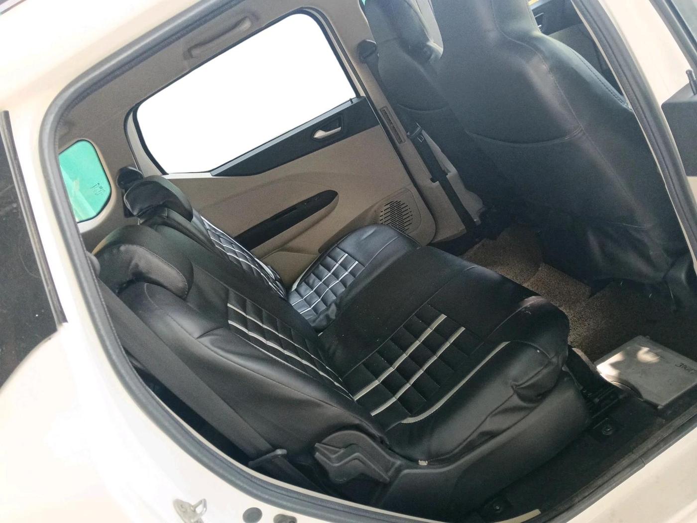 2019 Renault TRIBER RXZ, Petrol, Manual, 32,758 km, interior