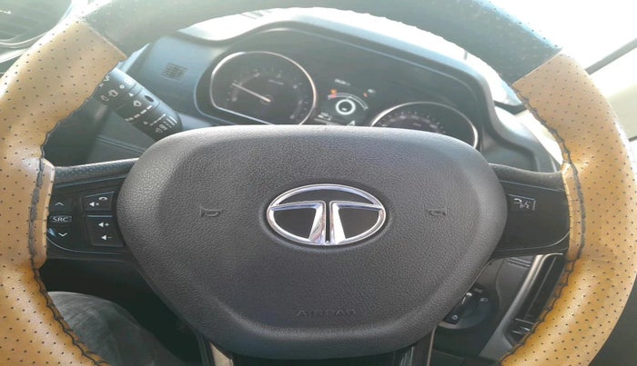 2017 Tata Hexa XM 4X2 7 STR, Diesel, Manual, 1,39,960 km, interior