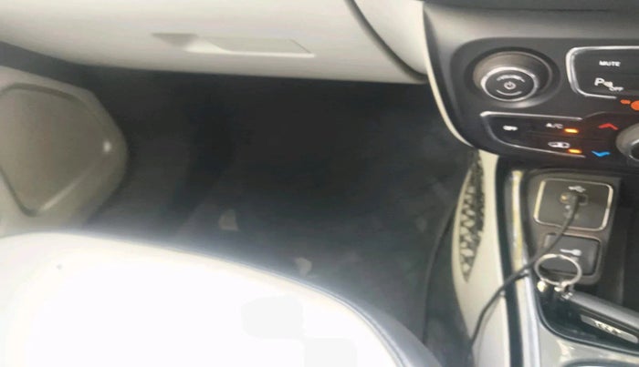 2018 Jeep Compass LIMITED (O) 2.0 DIESEL 4X4, Diesel, Manual, 2,19,214 km, interior