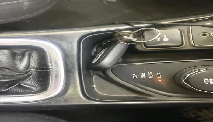 2018 Jeep Compass LIMITED (O) 2.0 DIESEL 4X4, Diesel, Manual, 2,19,214 km, interior