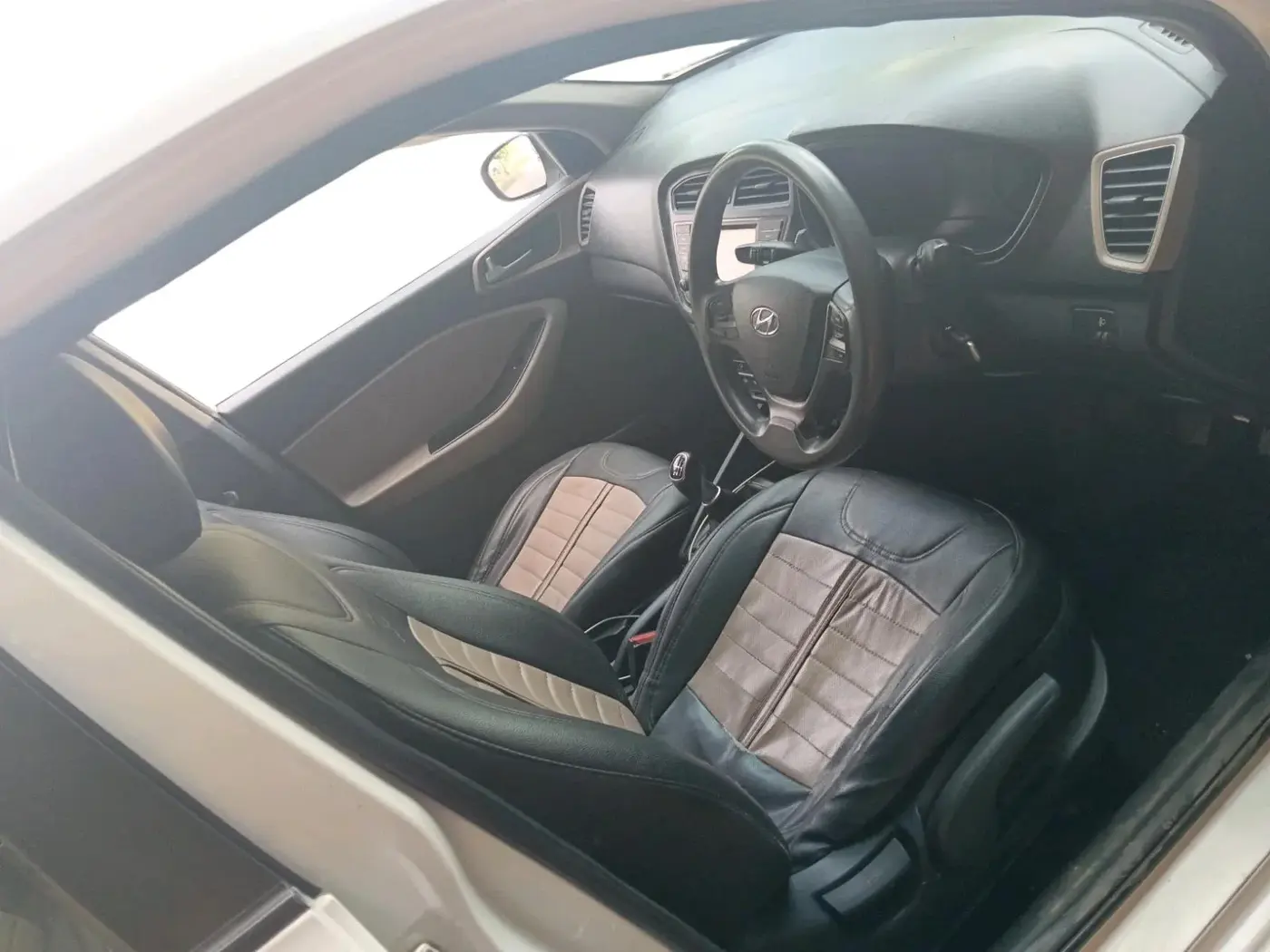 2017 Hyundai Elite i20 ASTA 1.4 CRDI, Diesel, Manual, 1,21,772 km, interior