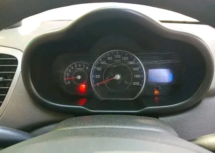 2015 Hyundai i10 SPORTZ 1.1, Petrol, Manual, 79,813 km, interior