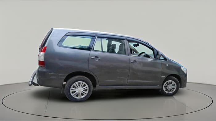 2013 Toyota Innova 2.5 GX 7 STR, Diesel, Manual, 1,93,385 km, exterior