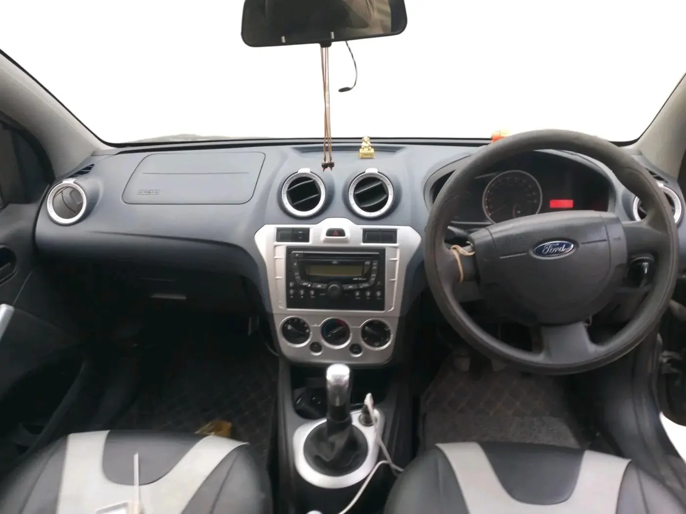 2013 Ford Figo ZXI 1.2 PETROL, Petrol, Manual, 75,797 km, interior