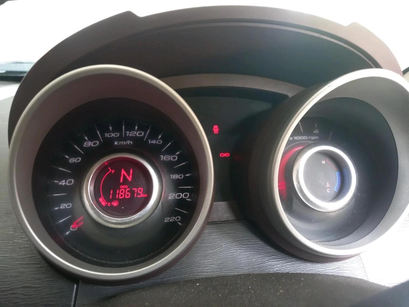 2012 Mahindra XUV500 W8, Diesel, Manual, 1,18,679 km, interior