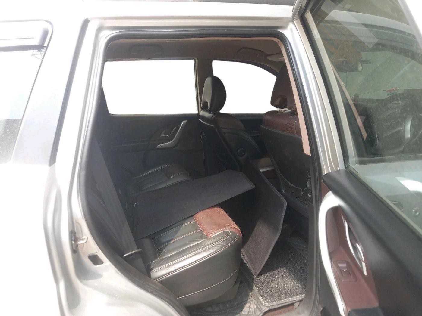 2012 Mahindra XUV500 W8, Diesel, Manual, 1,18,679 km, interior