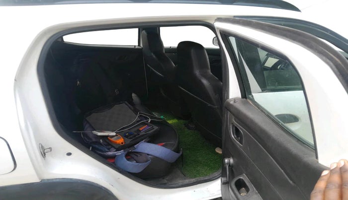 2018 Renault Kwid RXT 1.0 (O), Petrol, Manual, 88,594 km, interior