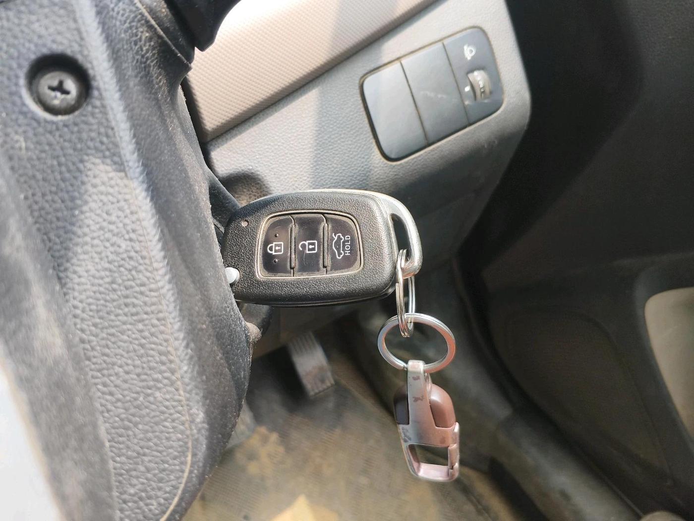 2017 Hyundai Xcent S 1.2, Petrol, Manual, 1,11,861 km, interior