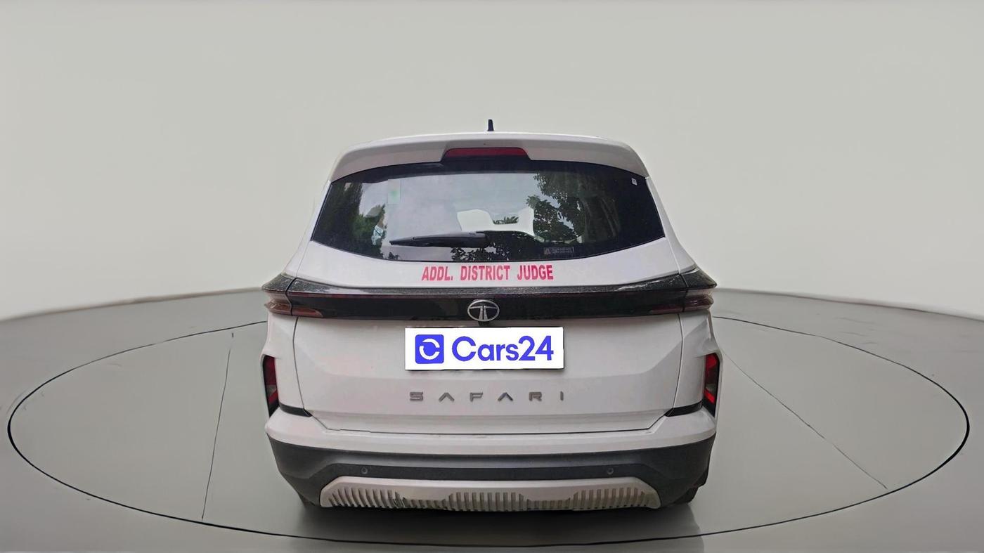 2025 Tata Safari ACCOMPLISHED PLUS 6 STR DUAL TONE AT, Diesel, Automatic, 12,604 km, exterior