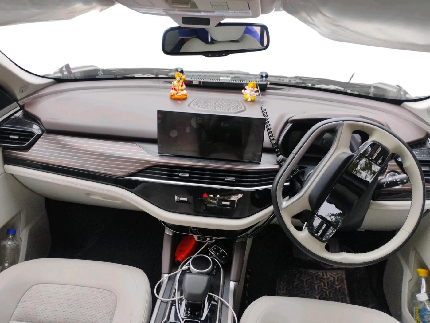2025 Tata Safari ACCOMPLISHED PLUS 6 STR DUAL TONE AT, Diesel, Automatic, 12,604 km, interior