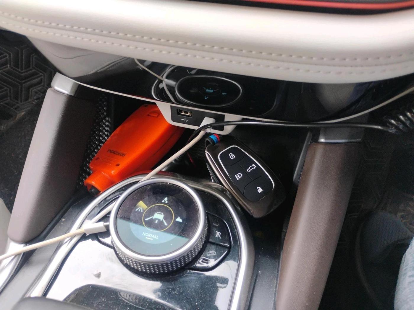 2025 Tata Safari ACCOMPLISHED PLUS 6 STR DUAL TONE AT, Diesel, Automatic, 12,604 km, interior
