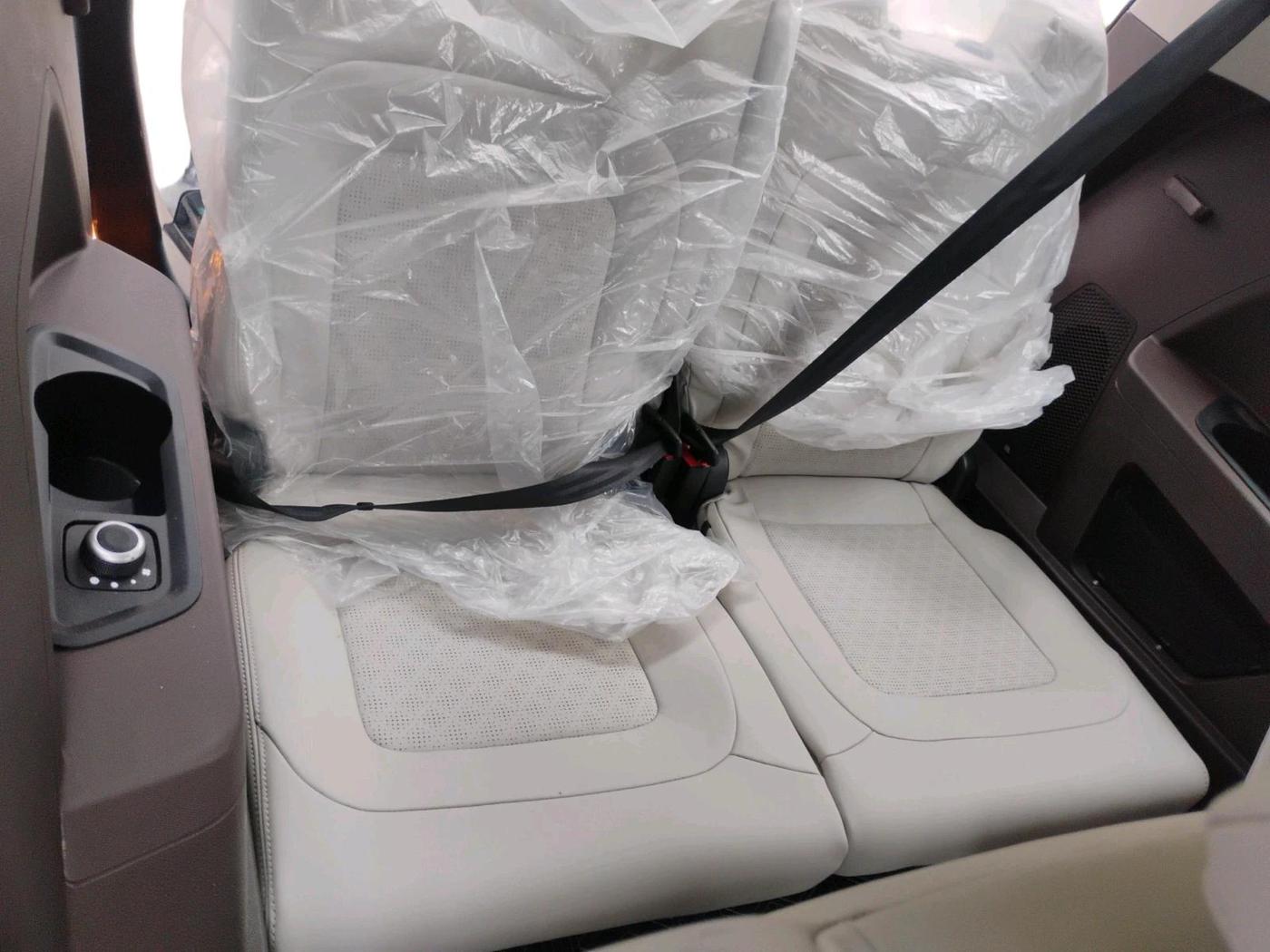 2025 Tata Safari ACCOMPLISHED PLUS 6 STR DUAL TONE AT, Diesel, Automatic, 12,604 km, interior