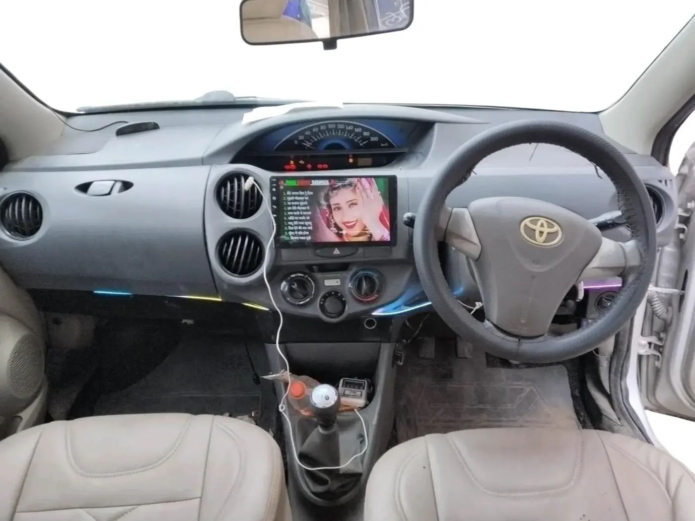 2013 Toyota Etios Liva G, CNG, Manual, 45,585 km, interior