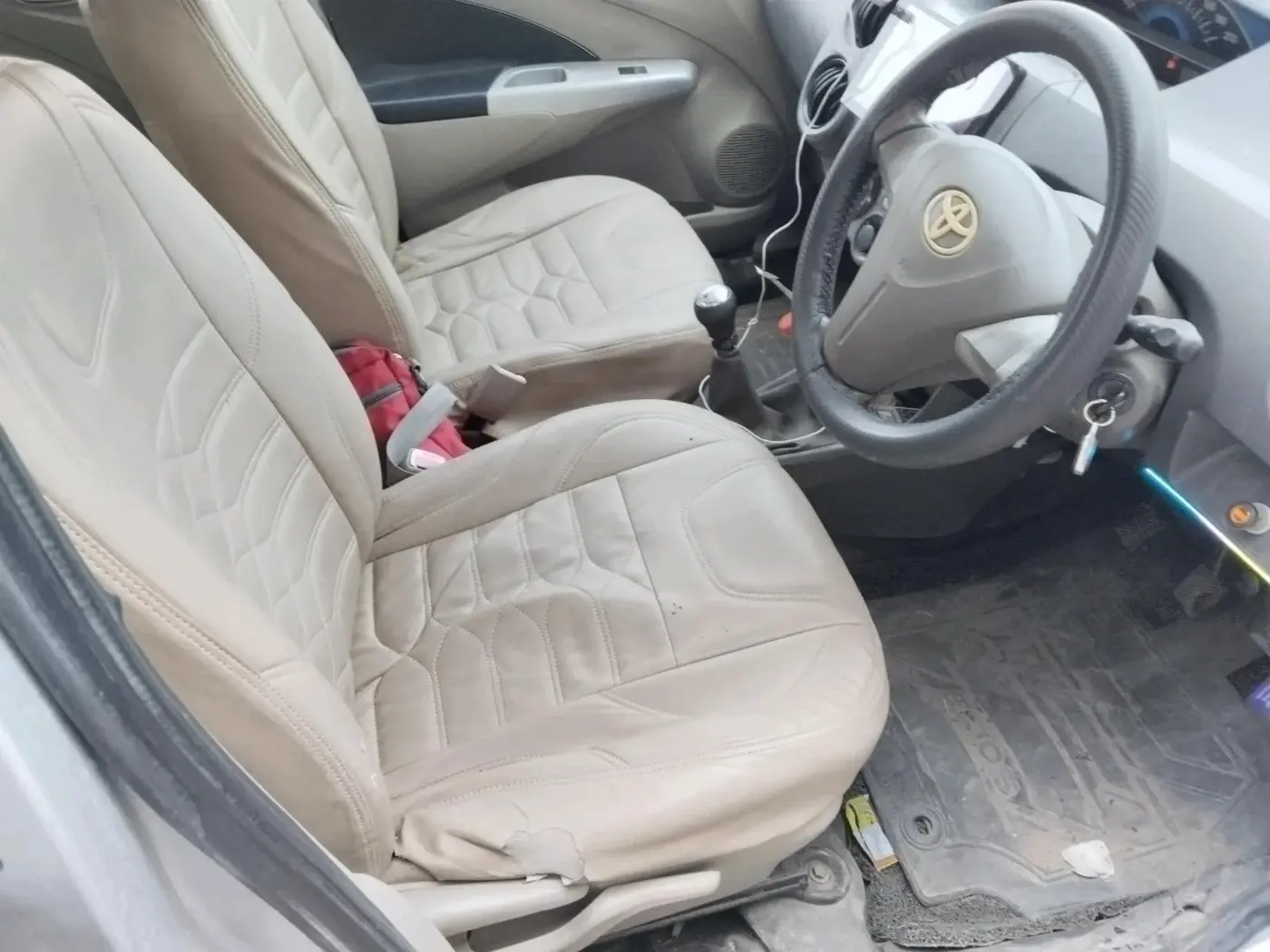 2013 Toyota Etios Liva G, CNG, Manual, 45,585 km, interior