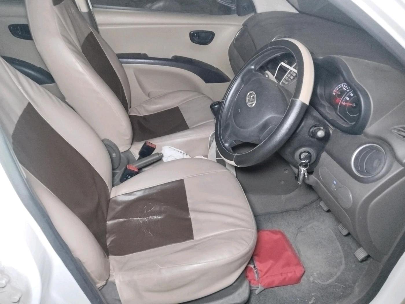 2014 Hyundai i10 MAGNA 1.1, Petrol, Manual, 33,102 km, interior