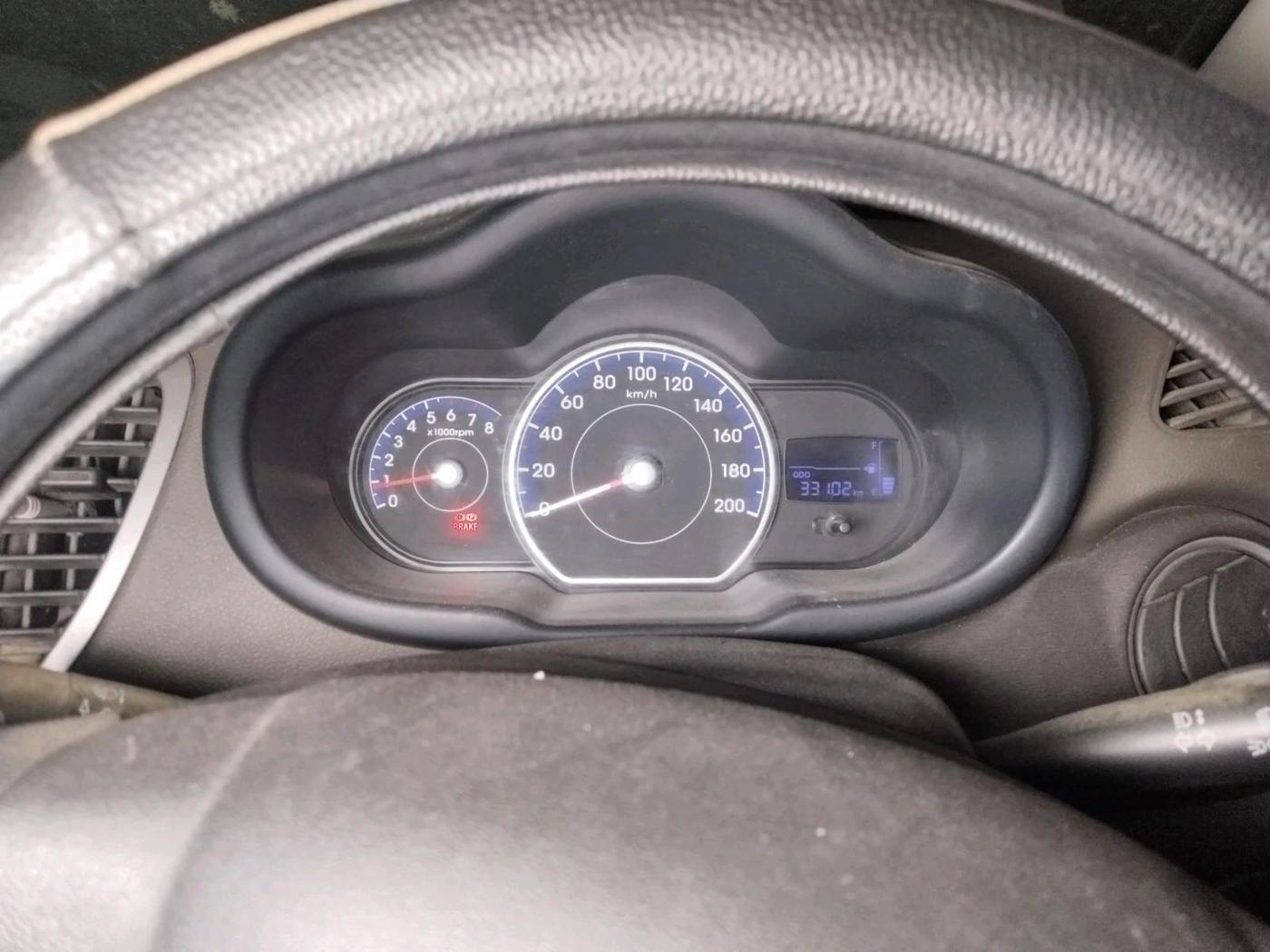 2014 Hyundai i10 MAGNA 1.1, Petrol, Manual, 33,102 km, interior