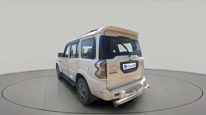 2016 Mahindra Scorpio S6 PLUS INTELLI-HYBRID, Diesel, Manual, 1,04,428 km, exterior