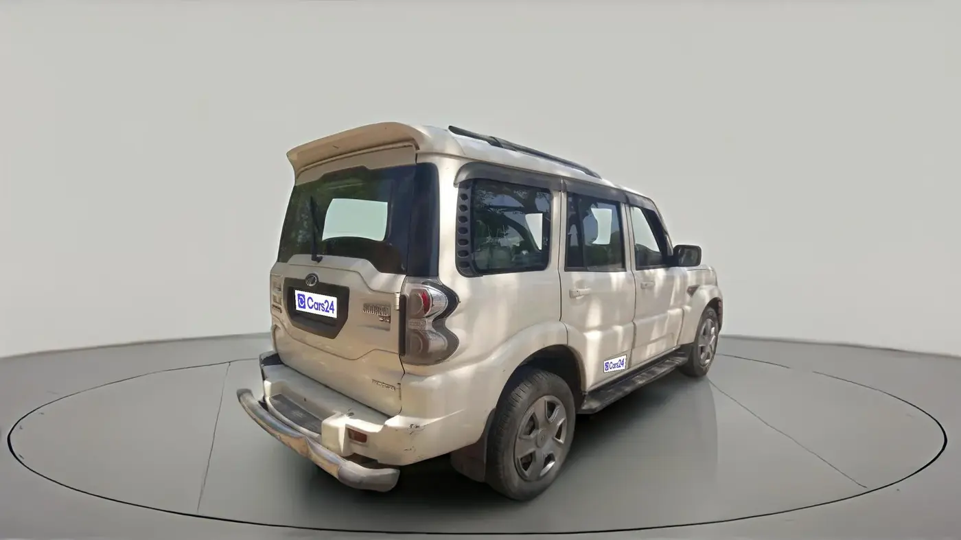 2016 Mahindra Scorpio S6 PLUS INTELLI-HYBRID, Diesel, Manual, 1,04,428 km, exterior