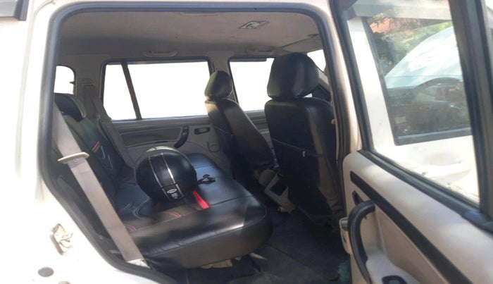 2016 Mahindra Scorpio S6 PLUS INTELLI-HYBRID, Diesel, Manual, 1,04,428 km, interior