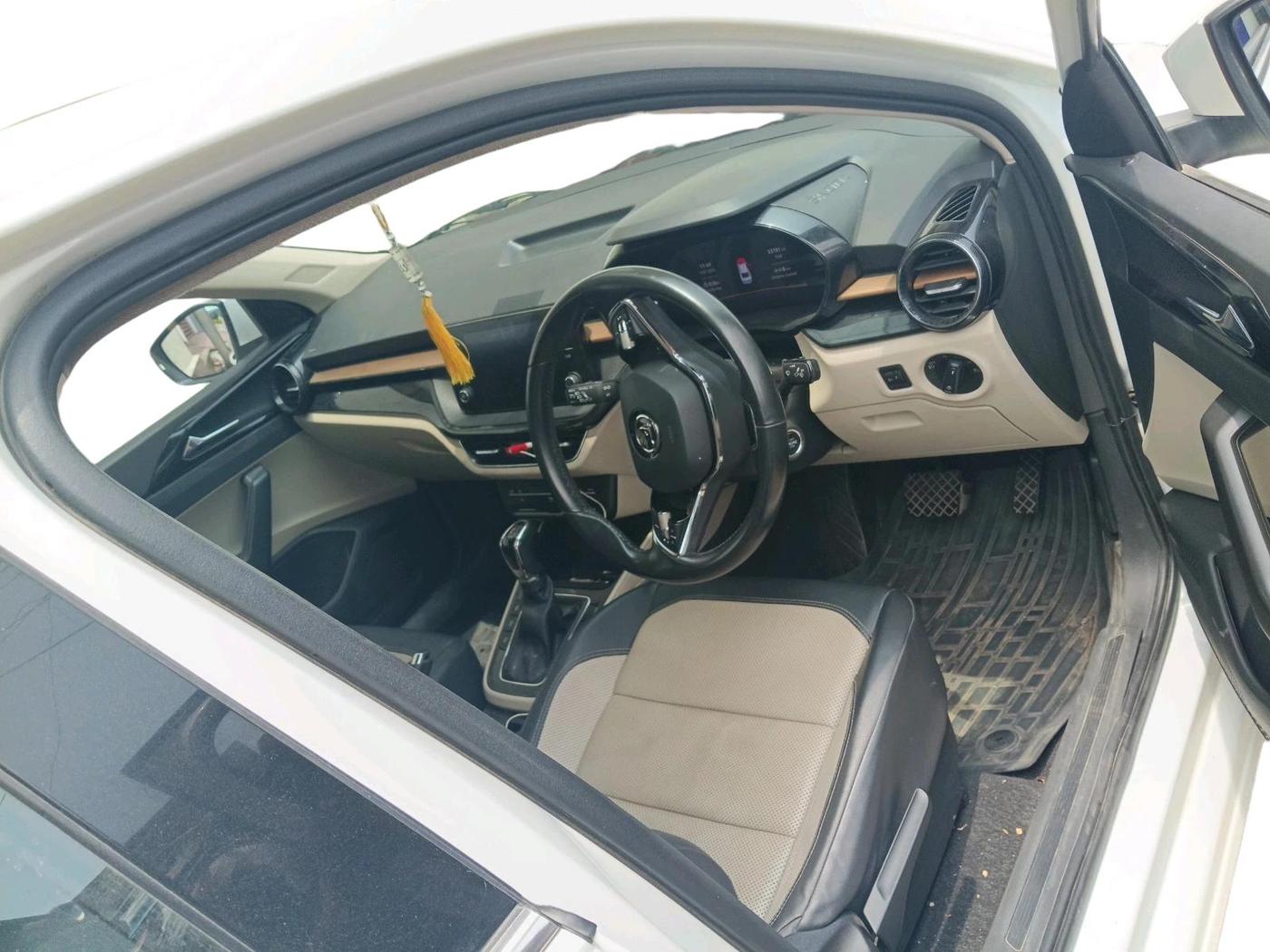 2022 Skoda SLAVIA STYLE 1.0L TSI AT, Petrol, Automatic, 53,781 km, interior