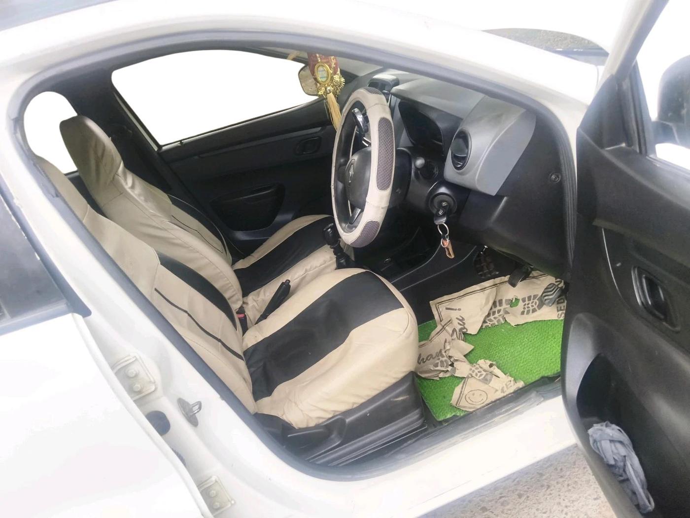 2017 Renault Kwid RXT 1.0 (O), Petrol, Manual, 81,181 km, interior