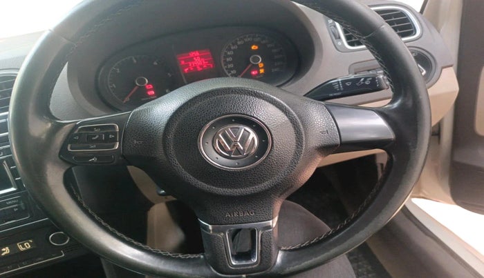 2013 Volkswagen Vento HIGHLINE DIESEL 1.6, Diesel, Manual, 2,34,503 km, interior