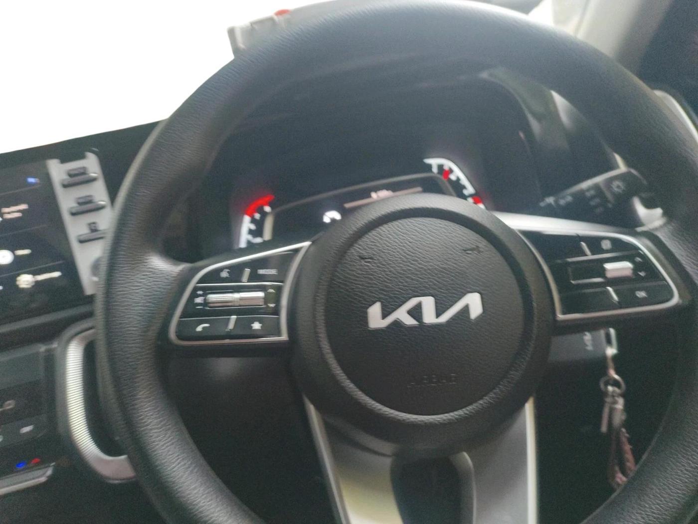 2024 KIA SONET HTK (O) 1.2 Petrol MT, Petrol, Manual, 4,406 km, interior