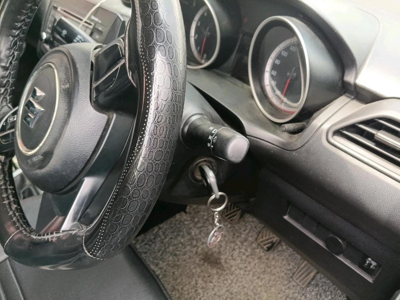 2018 Maruti Swift VXI, CNG, Manual, 2,76,447 km, interior
