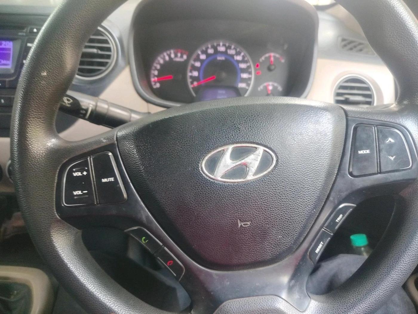 2016 Hyundai Grand i10 MAGNA 1.2 KAPPA VTVT, Petrol, Manual, 1,29,434 km, interior