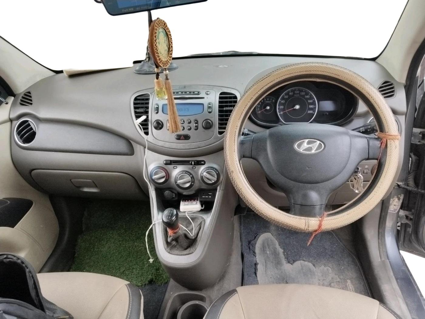 2015 Hyundai i10 SPORTZ 1.1, Petrol, Manual, 79,039 km, interior