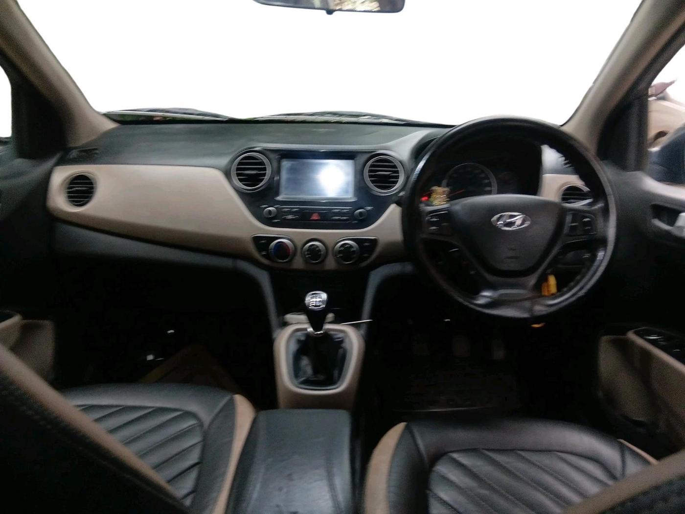 2017 Hyundai Grand i10 SPORTZ (O) 1.2 KAPPA VTVT, Petrol, Manual, 1,22,069 km, interior