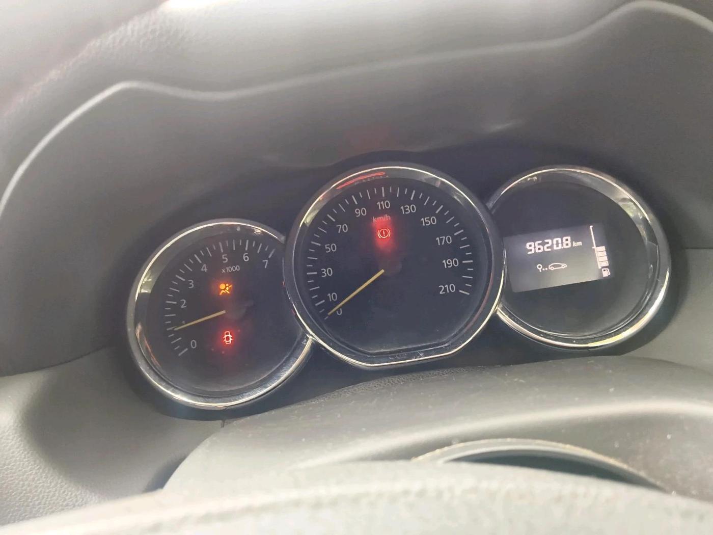 2016 Renault Duster 85 PS RXS MT DIESEL, Diesel, Manual, 1,22,033 km, interior