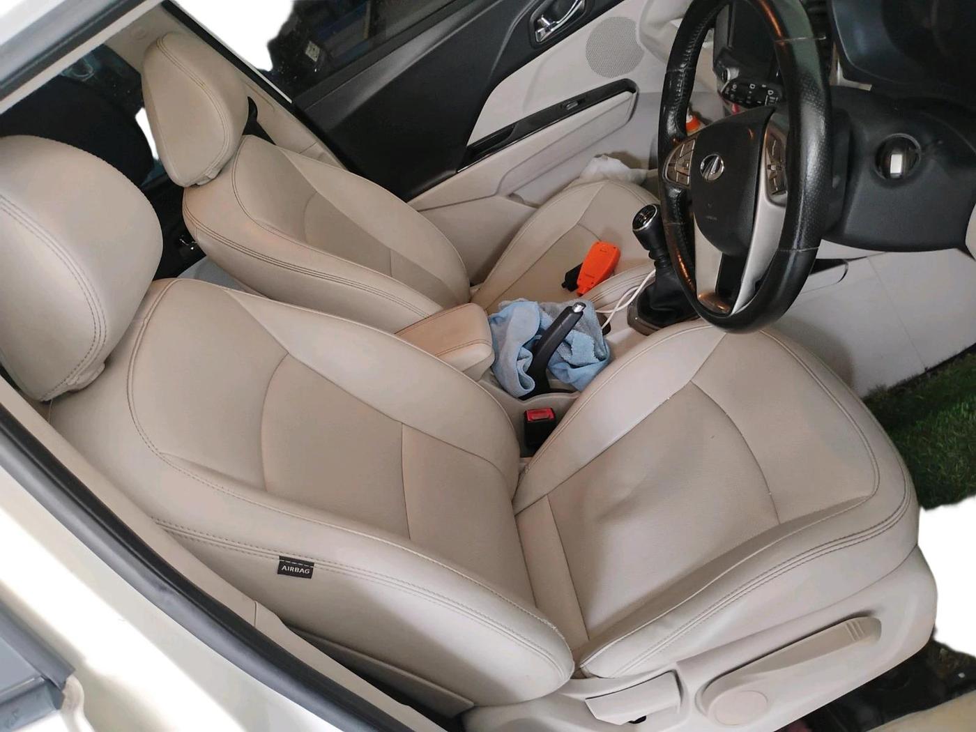 2019 Mahindra XUV300 W8 (O) 1.5 DIESEL, Diesel, Manual, 2,36,257 km, interior
