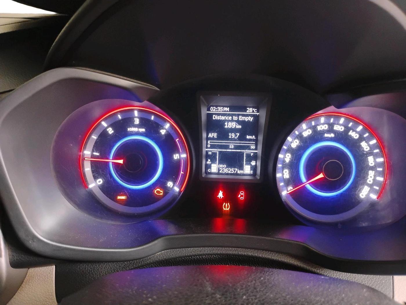 2019 Mahindra XUV300 W8 (O) 1.5 DIESEL, Diesel, Manual, 2,36,257 km, interior